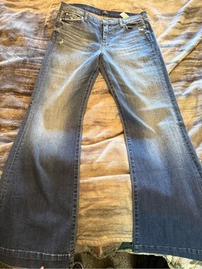7 For All Mankind Women's Medium Wash Flare Jeans